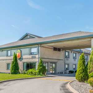 Hotel Super 8 By Wyndham Ambassador Bridge Windsor On cazare Windsor