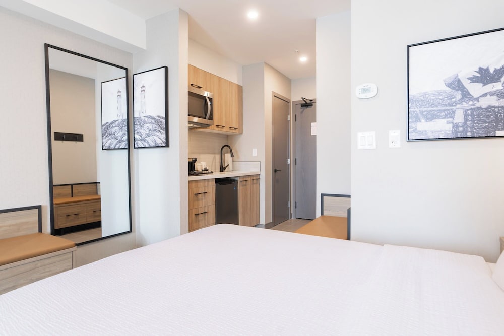Hotel Sandman Signature Winnipeg Airport Hotel & Suites