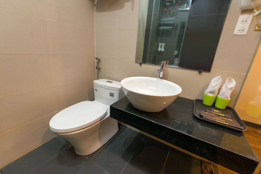 Hotel Thang Long Hotel By Oyo Rooms