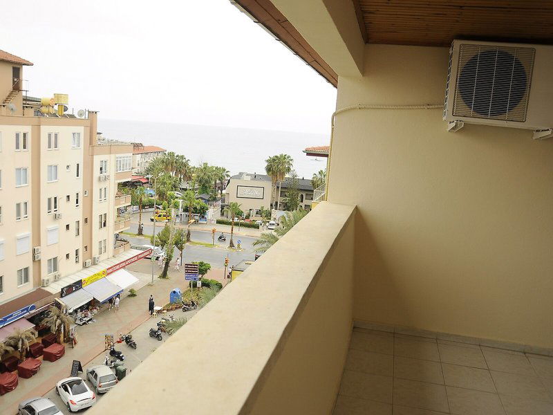 Hotel Larsen's Suit Hotel