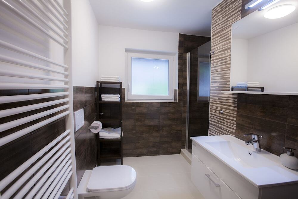 Hotel Apartments Razingar 9