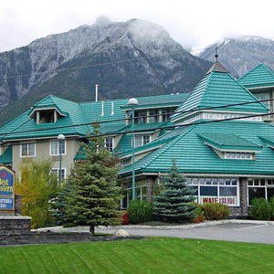 Hotel Pocaterra Inn & Waterslide cazare Canmore