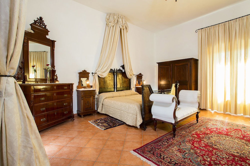 Castello Di Altomonte