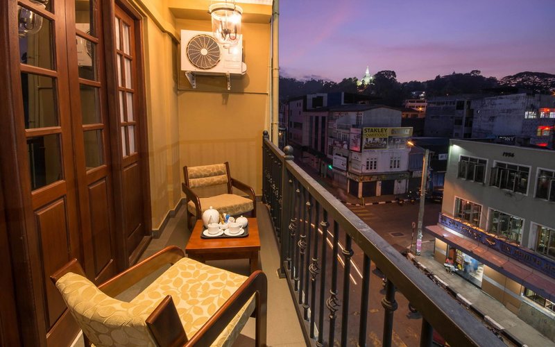 Ceyloni Inn