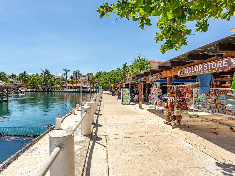 Hotel Aventuras Club Marina