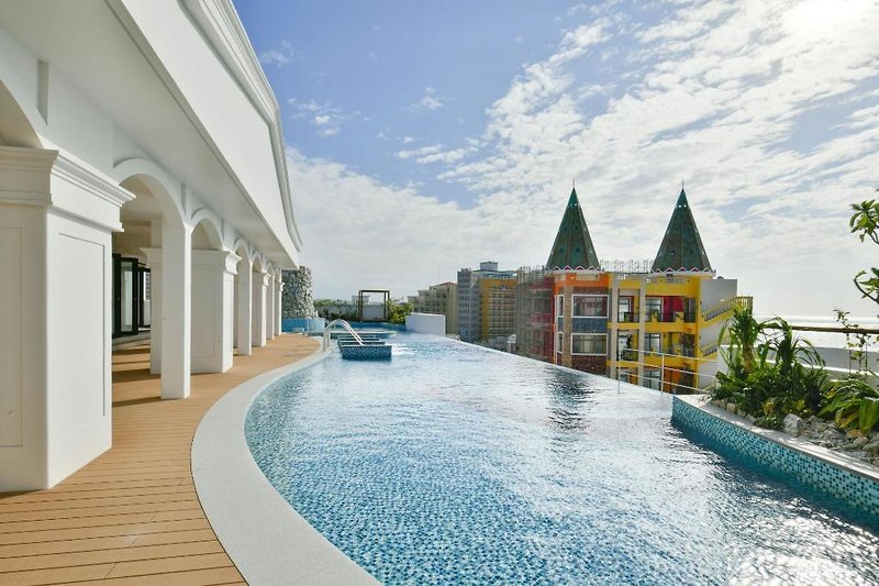 Lequ Okinawa Chatan Spa & Resort