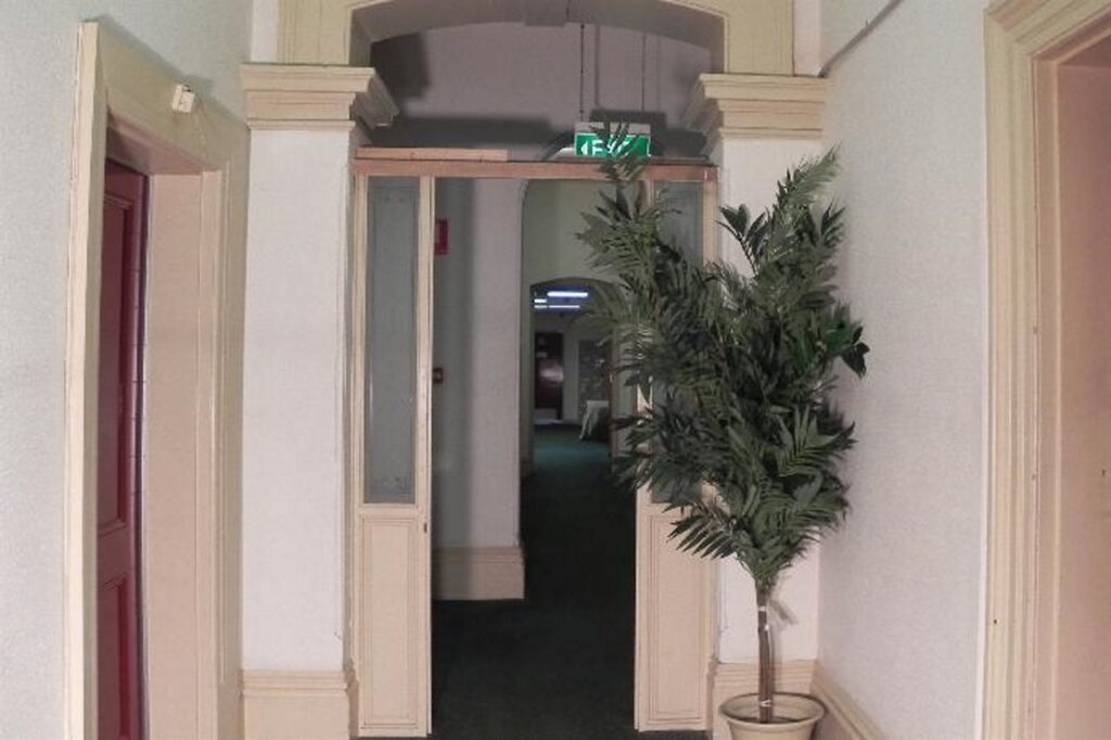 Hotel Shakespeare Backpackers Int'l Hostel