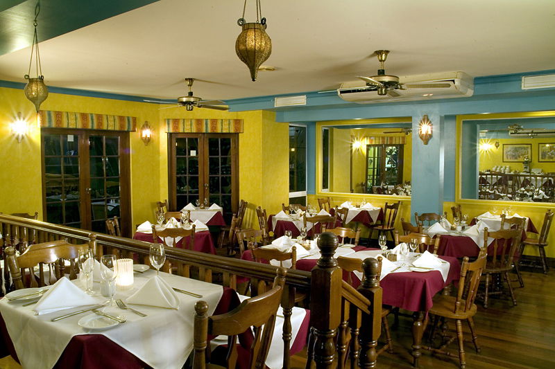 Hotel Cairns Queenslander Hotel & Apartments