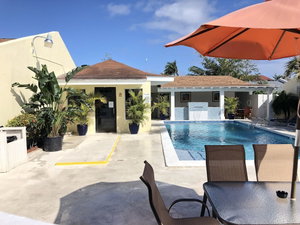 Hotel The Colony Club Inn & Suites cazare Nassau