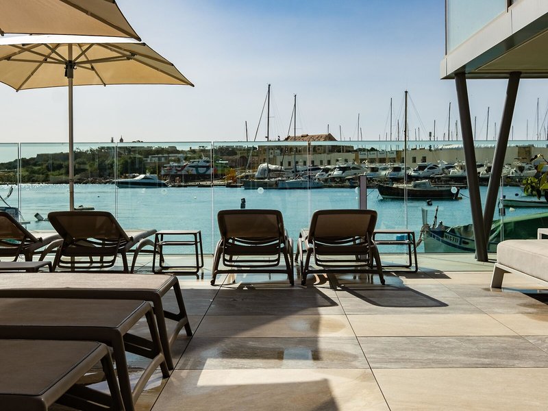 Strand Suites By Neu Collective