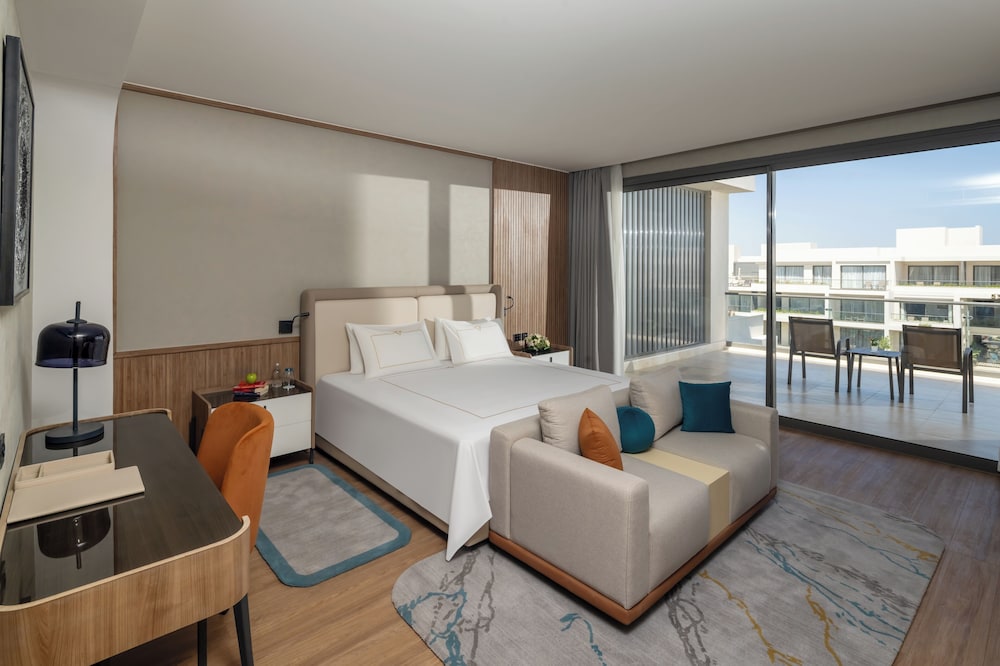 Rixos Premium Magawish Bay View