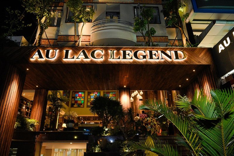 Au Lac 1 Hotel