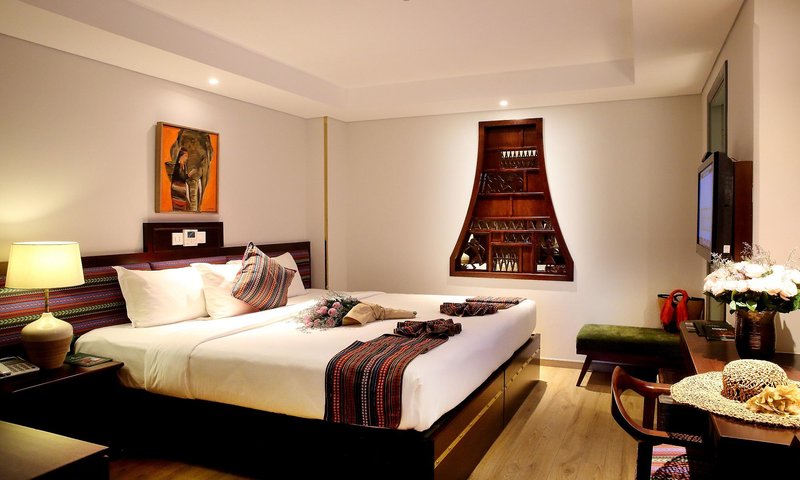 Au Lac 1 Hotel