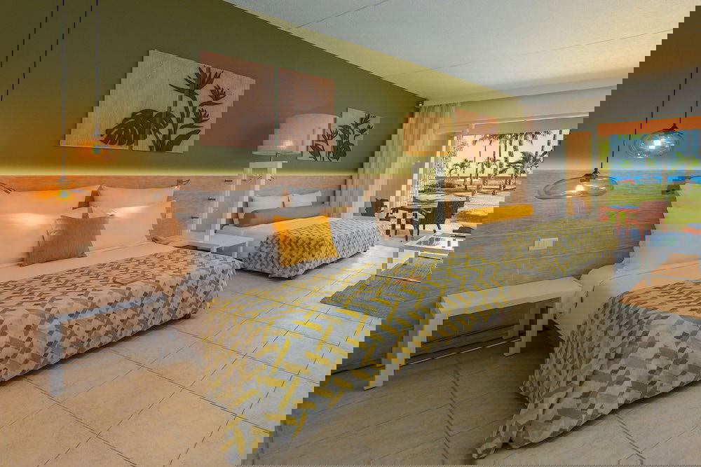 Hotel Victoria For 2 Beachcomber Resort & Spa