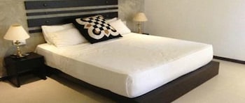Hotel Summer Side
