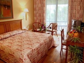 Hibiscus Beach Hotel & Villas