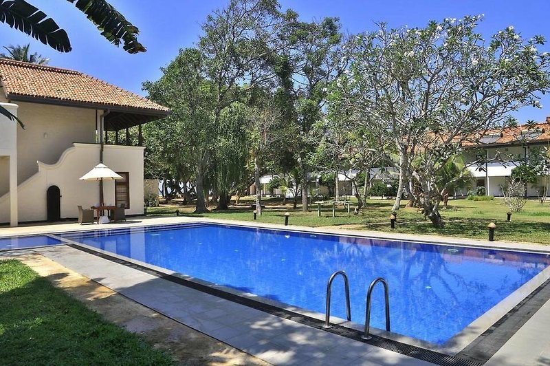 Hibiscus Beach Hotel & Villas