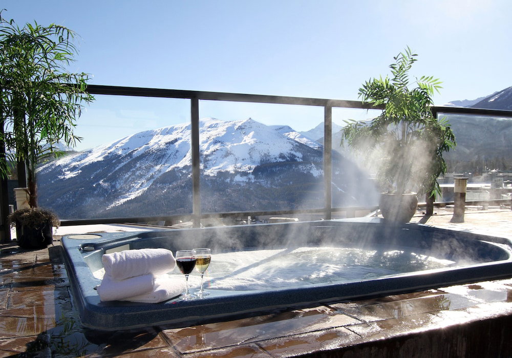 Hotel Whistlers Inn