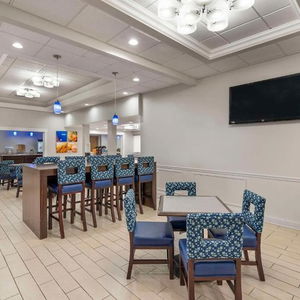 Hotel Comfort Inn & Suites Mundelein-Vernon Hills cazare Mundelein