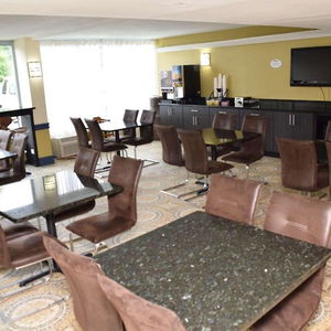 Hotel Baymont By Wyndham Addison cazare Addison