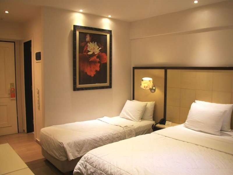 Piraeus City Hotel