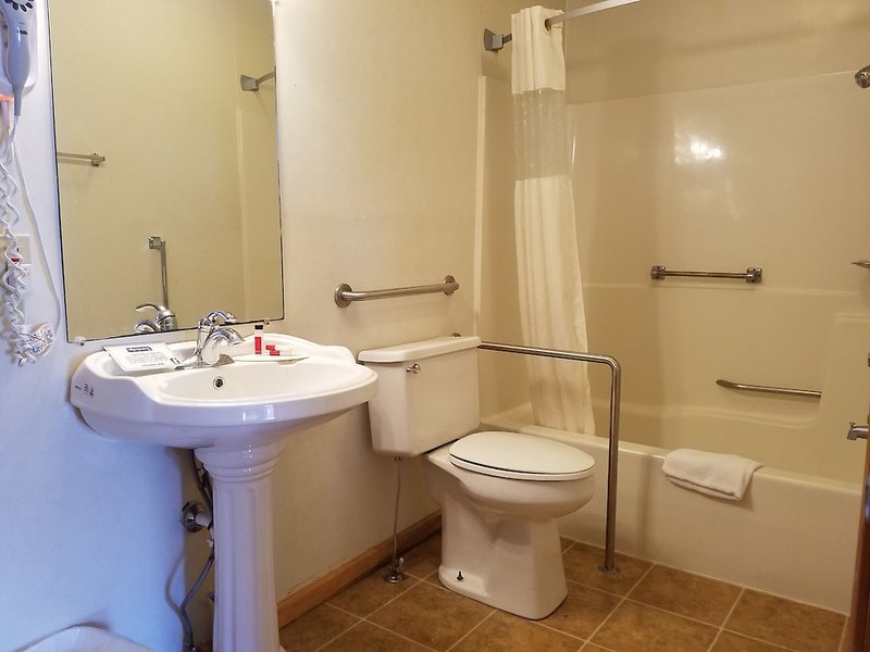 Hotel Travelodge By Wyndham Lake George Ny